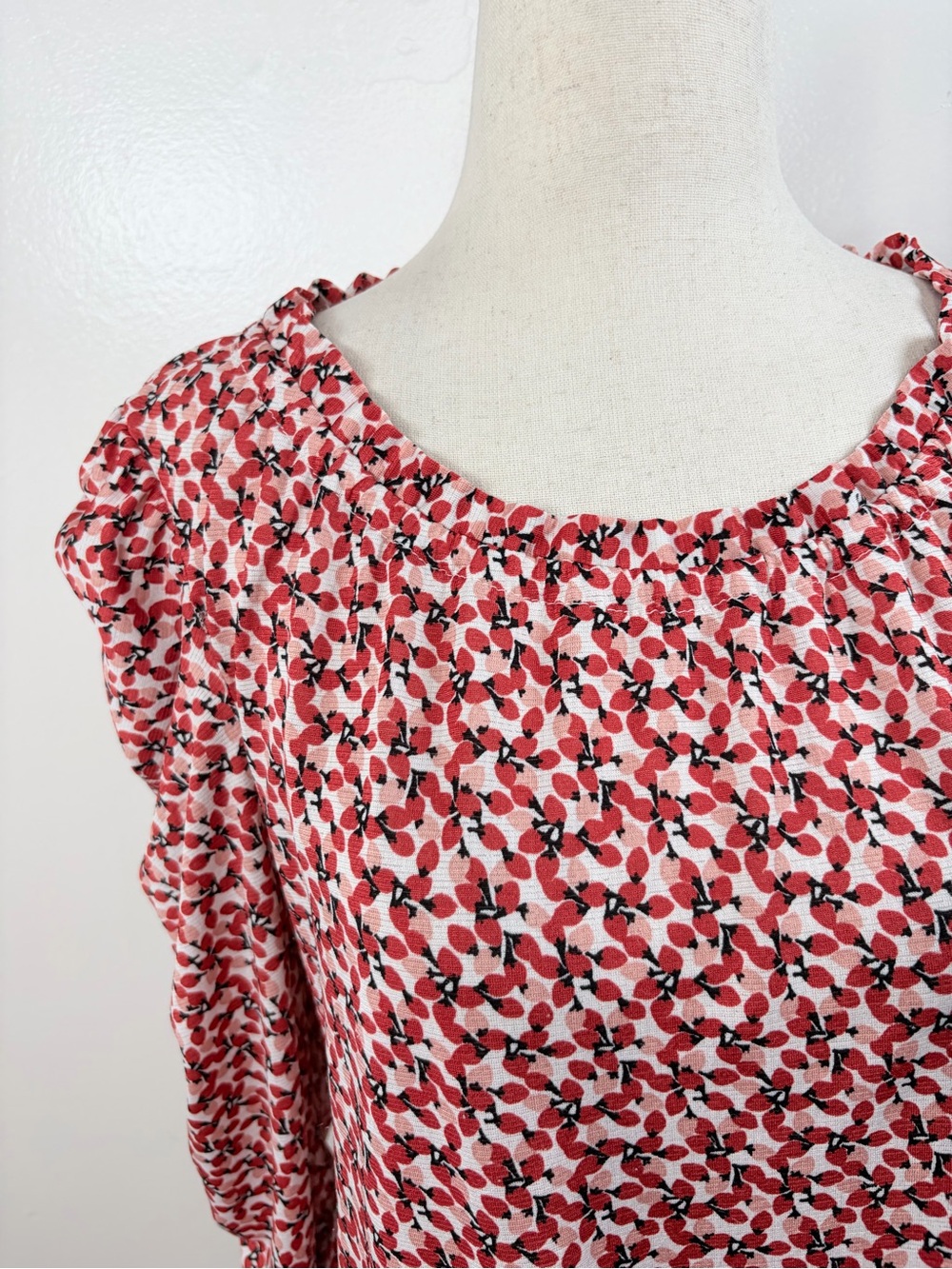 Max Studio Floral Ruched Ruffle Sleeve Top - Picture 4 of 8